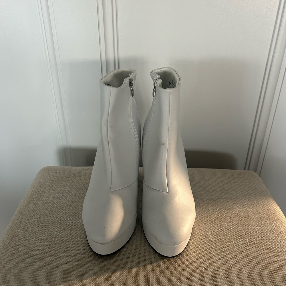 WHITE GO GO BOOTS BRAND NEW NEVER WORN
